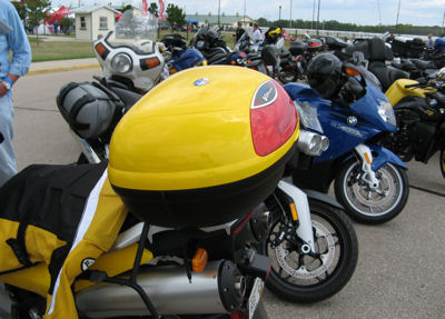 Nice yellow Vstrom with a matching yellow Givi top case.